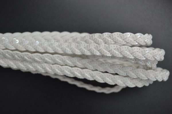 Plat leder 8mm Braid Paillet White - PROMOTIE