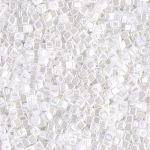 Cube beads 1.8mm - Nacre Blanc - 420
