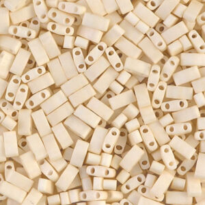 Half Tila bead 5x2.3mm - Matte Opaque Cream - 2021