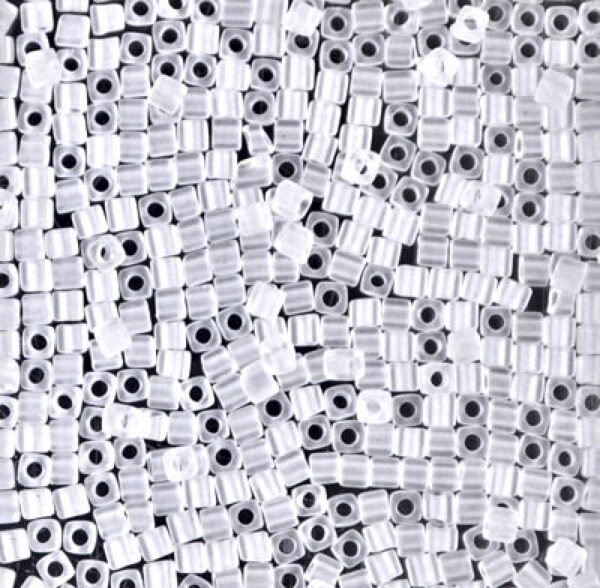 Cube beads 1.8mm - crystal mat